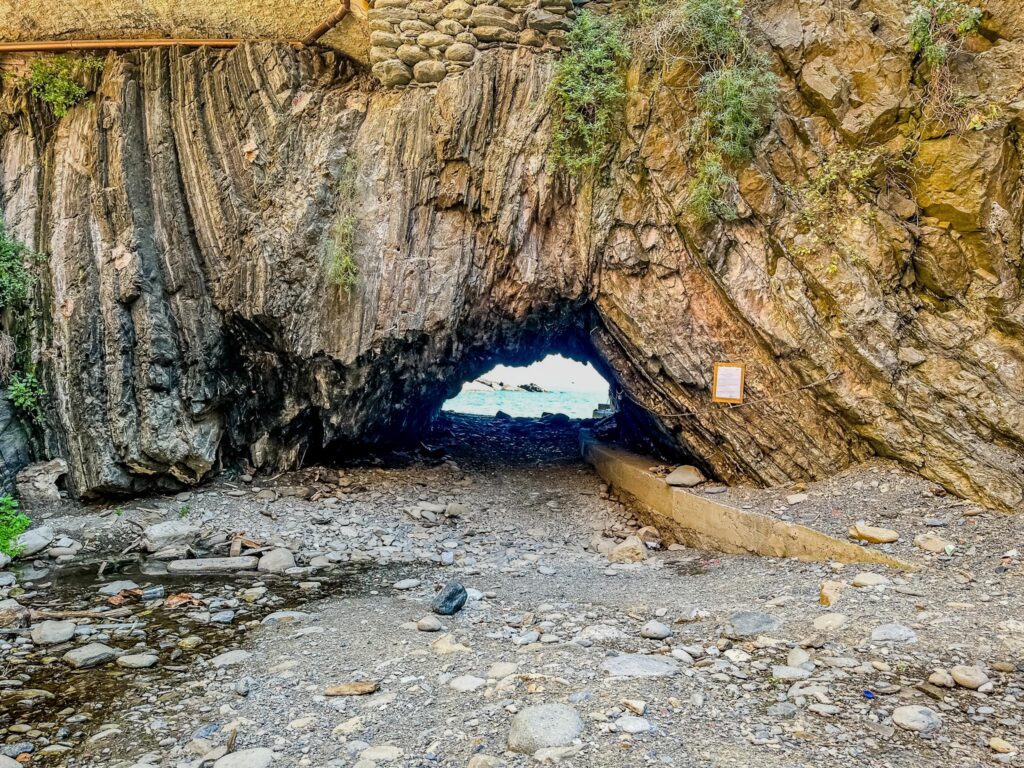 cave CInque terre